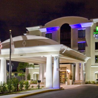 Holiday Inn Express Hotel & Suites Tampa-USF-Busch Gardens, an IHG Hotel (2807 East Busch Boulevard FL 33612 Tampa)