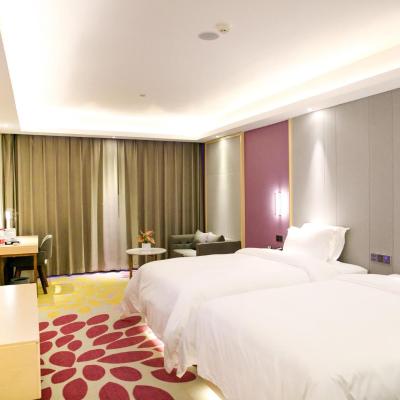 Lavande Hotels·Shenzhen North Railway Station Longhua Bus Terminal (No. 12 Jinyuan Building, 100m South, Jianhui Road and Changyong Road Intersection 518110 Shenzhen)