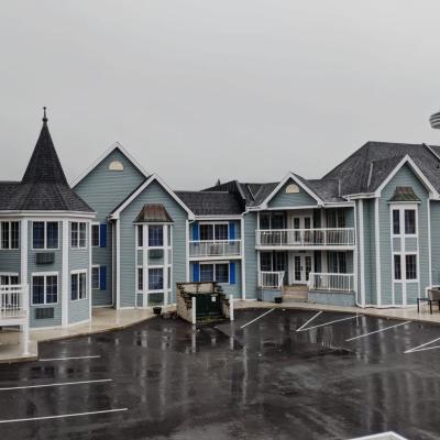 Falls Lodge & Suites (6000 Stanley Avenue L2G 3Y1 Niagara Falls)