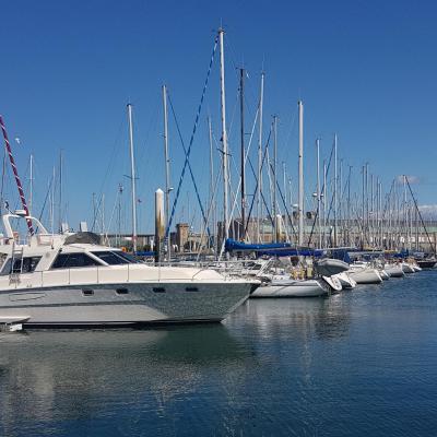 BOAT APPART TITANIC Cherbourg motor yacht à quai ROSE STAR (Port de Plaisance Chantereyne 50100 Cherbourg-en-Cotentin)