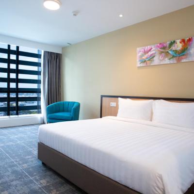 Hotel 7 Suria (7th Floor Suria Sabah Shopping Mall 88000 Kota Kinabalu)