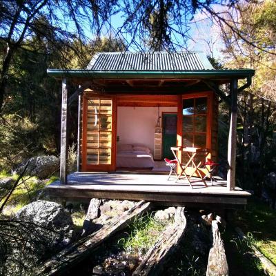 Photo Manaaki Mai, Rustic Retreat Bush Cabin