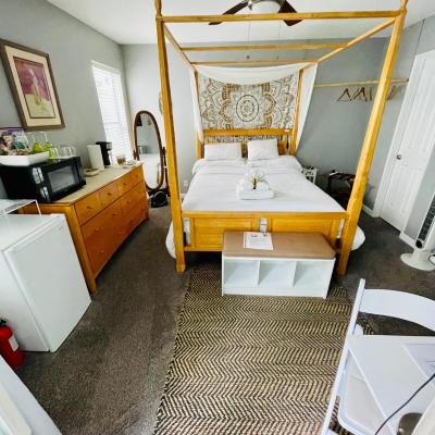 Boho Chic Beach Suite (1421 Felspar Road Unit 1 CA 92109 San Diego)