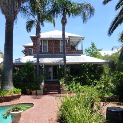 Lakeside Bed & Breakfast (130 St Leonards Ave West 6007 Perth)