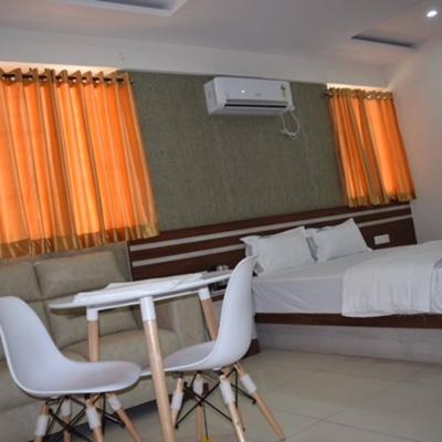 hotel fortune suites (1st main rd, electronic city opp infosys gate no 7,hosur road. 560100 Bangalore)