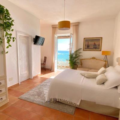 Villa Bina Sea Hotel (Via Succhivo 45  80070 Ischia)