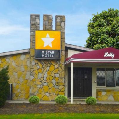 M Star Columbus North (1300 East Dublin Granville Road OH 43229 Columbus)