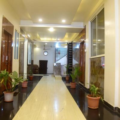 Hotel Parag (327, Laxmi Road, Nana Peth, Opposite Chacha Halwai 411002 Pune)