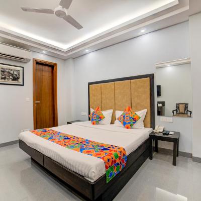 FabHotel Exotica Greenpark (E-5, Green Park Extention New Delhi - 110016 110016 New Delhi)