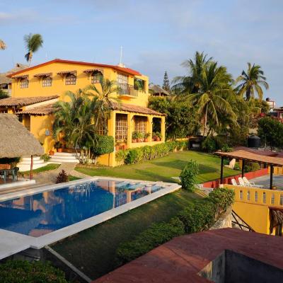 Villa Casalet (Jacarandas, esquina Las Brisas 71980 Puerto Escondido)