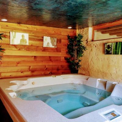 Photo Studio romantique jacuzzi ou spa balneo privatif et jardin Au temps des cerises La Ciotat