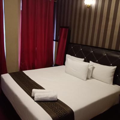 HOTEL SRI IMPIAN (No 8 & 8 - 01 Jalan Padi Emas 4/5 Bandar Baru Uda 81200 Johor Bahru)