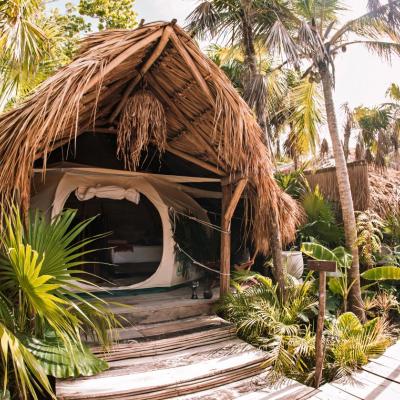 Uman Glamping & Cenote Tulum (Carretera Tulum - Boca Paila Km 10.3 Zona Hotelera 77780 Tulum)