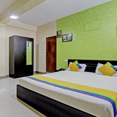 Itsy Hotels Palm Emirates (St.Johns Road Thavarkare, SG Palya, Koramangala, Opposite Indiqube, Oracle Building, Bengaluru, Karnataka 560029 Bangalore)