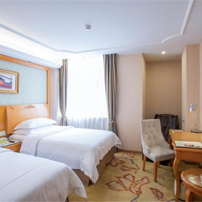 Vienna Hotel Guangzhou Nanpu Station (Store13-15, Ground Floor, Nanpu Country Garden Clubhouse, Luopu Street, Guangzhou 510000 Canton)