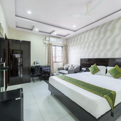 Treebo Greenwood Premier Suites, Old Airport Road (No.49, Kodihalli, HAL 2nd Stage, Old Airport Road, Beside Leela Palace, Opposite Manipal Hospital, Bangalore, Karnatake 560008 Bangalore)