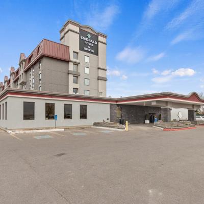 Emerald Hotel & Suites Calgary Airport (2750 Sunridge Boulevard Northeast T1Y 3C2 Calgary)