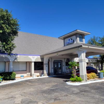 Knights Inn San Antonio near Frost Bank Center (4039 East Houston Street TX 78220 San Antonio)