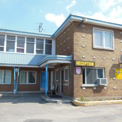 Motel Pierre (2375 Boulevard Marcel-Laurin H4R 1K4 Montréal)