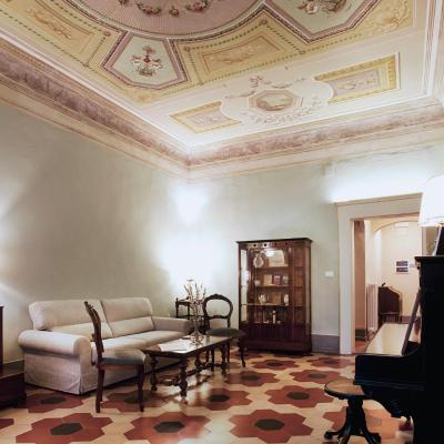 Almadelena Guest House (Piazza Santo Sepolcro 5 56125 Pise)