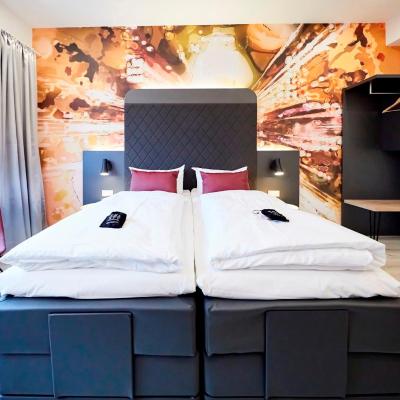 SMARTY Cologne Dom Hotel - Boardinghouse - KONTAKTLOSER SELF CHECK-IN (An den Dominikanern 1 50668 Cologne)