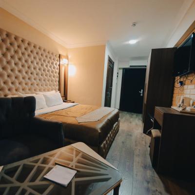 Red Green Hotel (Bahriye Üçok Mahallesi 1766 Sokak No. 7 Karşıyaka 35580 Izmir)