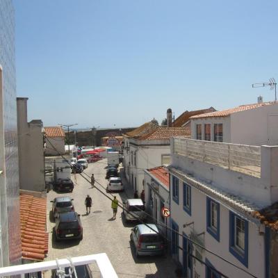 D. Antonia (Rua José Estevão,125 2520-110 Peniche)