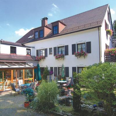 Hotel Neuner (Bergsonstrasse 13a 81245 Munich)