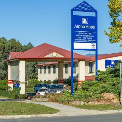 Alpha Hotel Canberra (46 Rowland Rees Crescent, Tuggeranong  2900 Canberra)