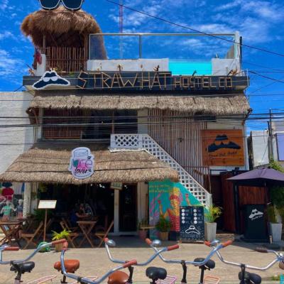 Straw Hat Hostel & Rooftop Bar (Avenida Tulum 89, centro  77780 Tulum)