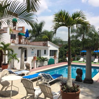 Hotel Bajo el Volcan (Humboldt 19  62000 Cuernavaca)