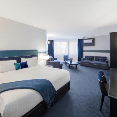 Ramada Diplomat Canberra (Cnr Canberra Ave & Hely St, Griffith 2603 Canberra)