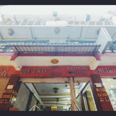 Metro Lodge (Metro Lodge, Lad bazaar Charminar, In the lane opposite to Anmol Bangles 500002 Hyderabad)