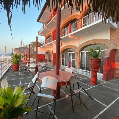 Traditional Sierra Leon Oceanfront Rooms - Adults Only (Carr. Estatal Puerto Vallarta-Boca de Tomatlan margen derecho-5534 A Zona Hotelera Sur Carr. Estatal Puerto Vallarta-Boca de Tomatlan margen derecho-5534 A Zona Hotelera Sur 48390 Puerto Vallarta)