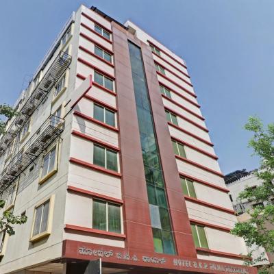 Itsy Hotels BCP Suites (No. 67, 6th Cross, 6th A Main, Near Movieland Theatre, Behind VRL/SRS Travels, Gandhi Nagar, Bengaluru, Karnataka 560009 Bangalore)