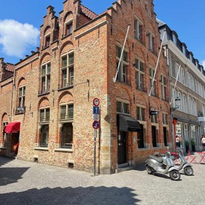 Hotel Salvators (Sint-Salvatorskerkhof 17 8000 Bruges)