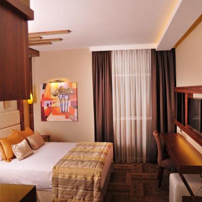 Avin Hotel (Etiler Mahallesi 1265 Sokak No:7 Kahramanlar 35230 Izmir)