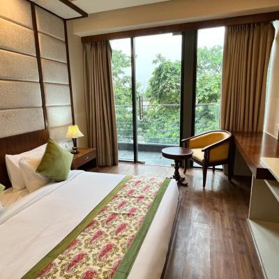 IP Royal Hotel - Couple Friendly Near Yamuna Sports Complex, Karkardooma New Delhi (Plot No 46 Ram Vihar, Anand Vihar Near - Yamuna Sports Complex Gate No. 1, Opp. Bharat Petroleum Petrol Pump 110092 New Delhi)