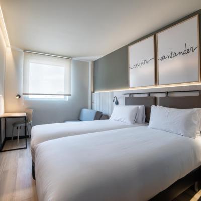 Hotel Bed4U Santander (Avenida de Parayas 2A 39011 Santander)