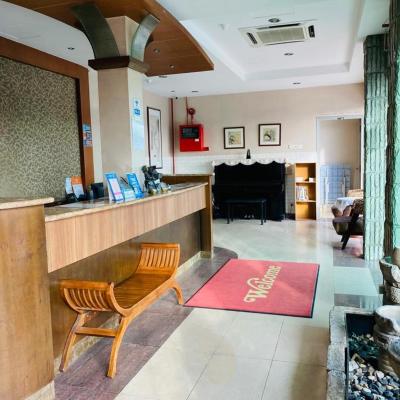 EE HOTEL Johor Jaya (43,45 Jalan Teratai 2 81100 Johor Bahru)