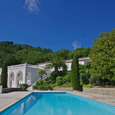 Photo CHAMBRE LUXUEUSE AVEC IMMENSE PISCINE VUE SUR LA BAIE DE CANNES ET L Estérel avec possibilité de cabine 3 personnes