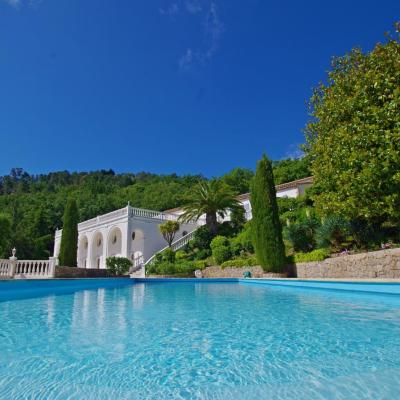 Photo CHAMBRE LUXUEUSE AU CALME AVEC VUE PANORAMIQUE SUR LA BAIE DE CANNES ET L Estérel IMMENSE PISCINE