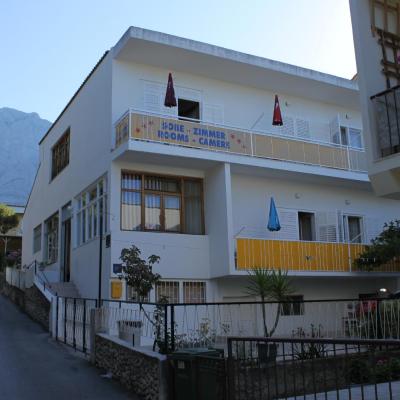 Rooms with a parking space Makarska - 6778 ( 21300 Makarska)