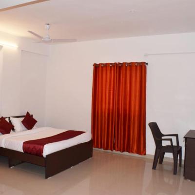 Hotel Sayee luxury Inn (Sayee luxury Inn, malvadi road, Opposite Suzlon company, Hadapsar 411028 Pune)