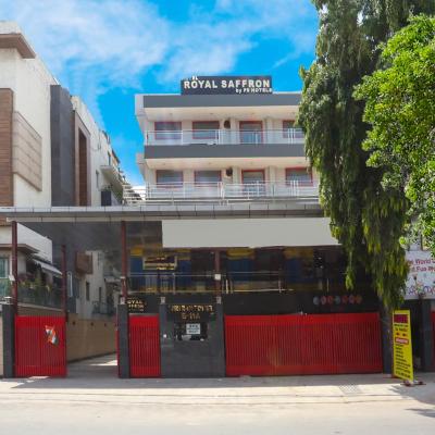 Hotel Royal Saffron By F9 Hotels (Kirti Nagar Main Road B Block , 11-A, Kirti Nagar 110015 New Delhi)