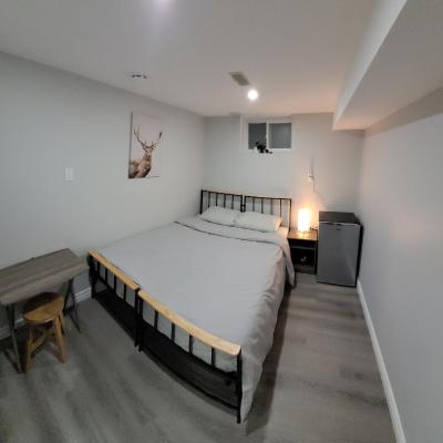 Guest House Basement - Master Bedrooms in Bayview Village (53 Adamede Cres M2H 1B6 Toronto)