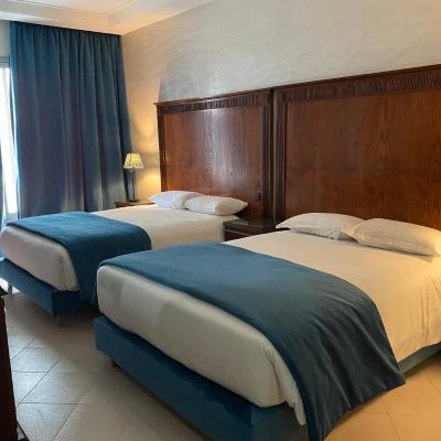 Hotel Azur (41 Bvd De La Corniche, Ain Diab 20000 Casablanca)