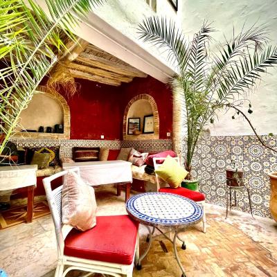 Essaouira Youth Hostel & Social Travel (17 Rue Laghrissi 44000 Essaouira)