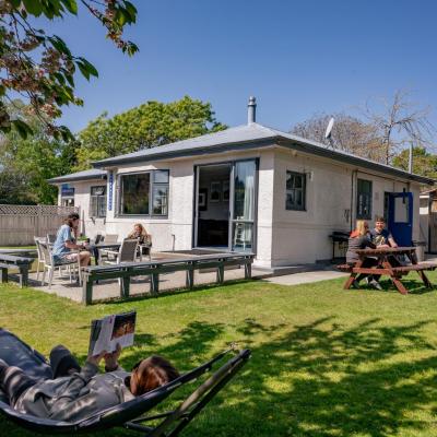 Mountain View Backpackers (7 Russell St 9305 Wanaka)