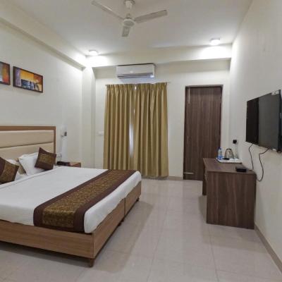 Photo Hotel The Luxem - Behind Ibis Hotel Gurugram